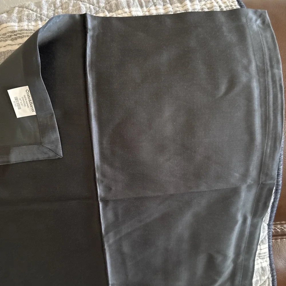 Crate & Barrel Set of 12 charcoal gray‎ satin Square Napkins NWOT